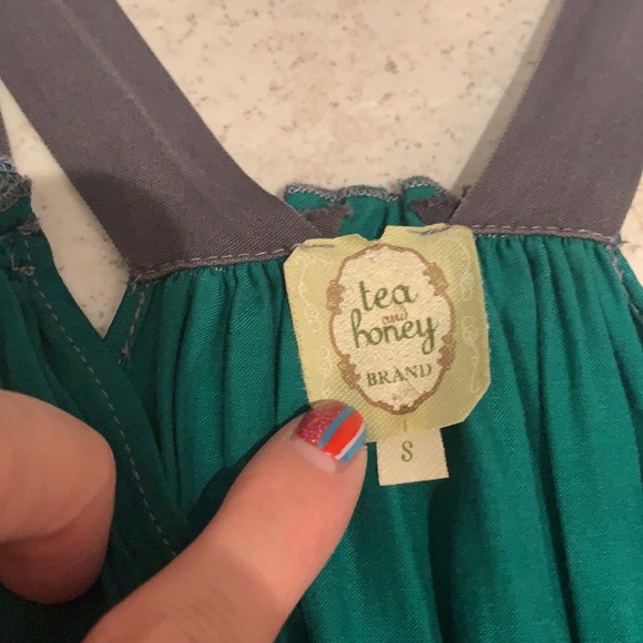 TEA AND HONEY EMERALD GREEN MAXI DRESS - Picture 4 of 8